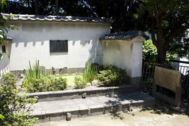 亀山八幡宮林芙美子文学碑